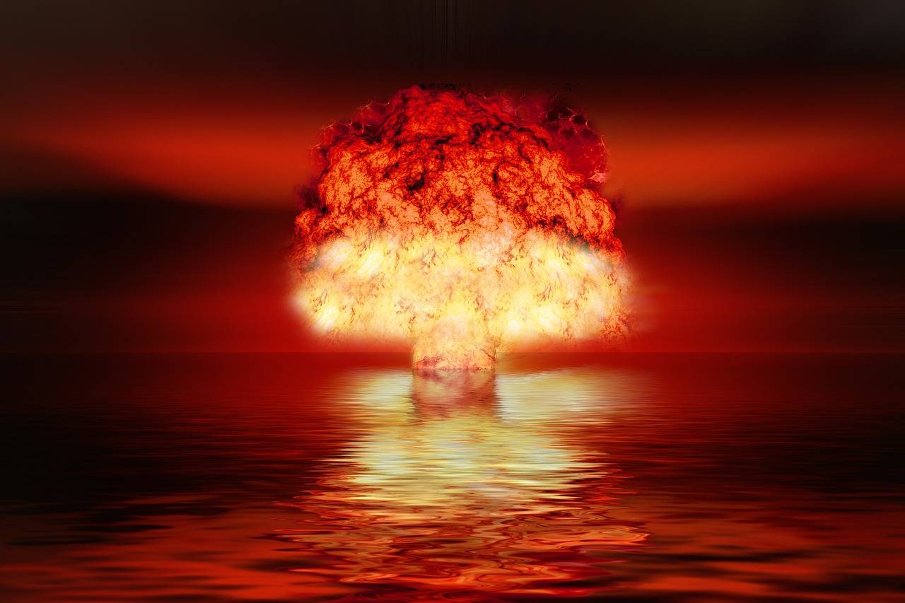 atomic-bomb-2621291_1280