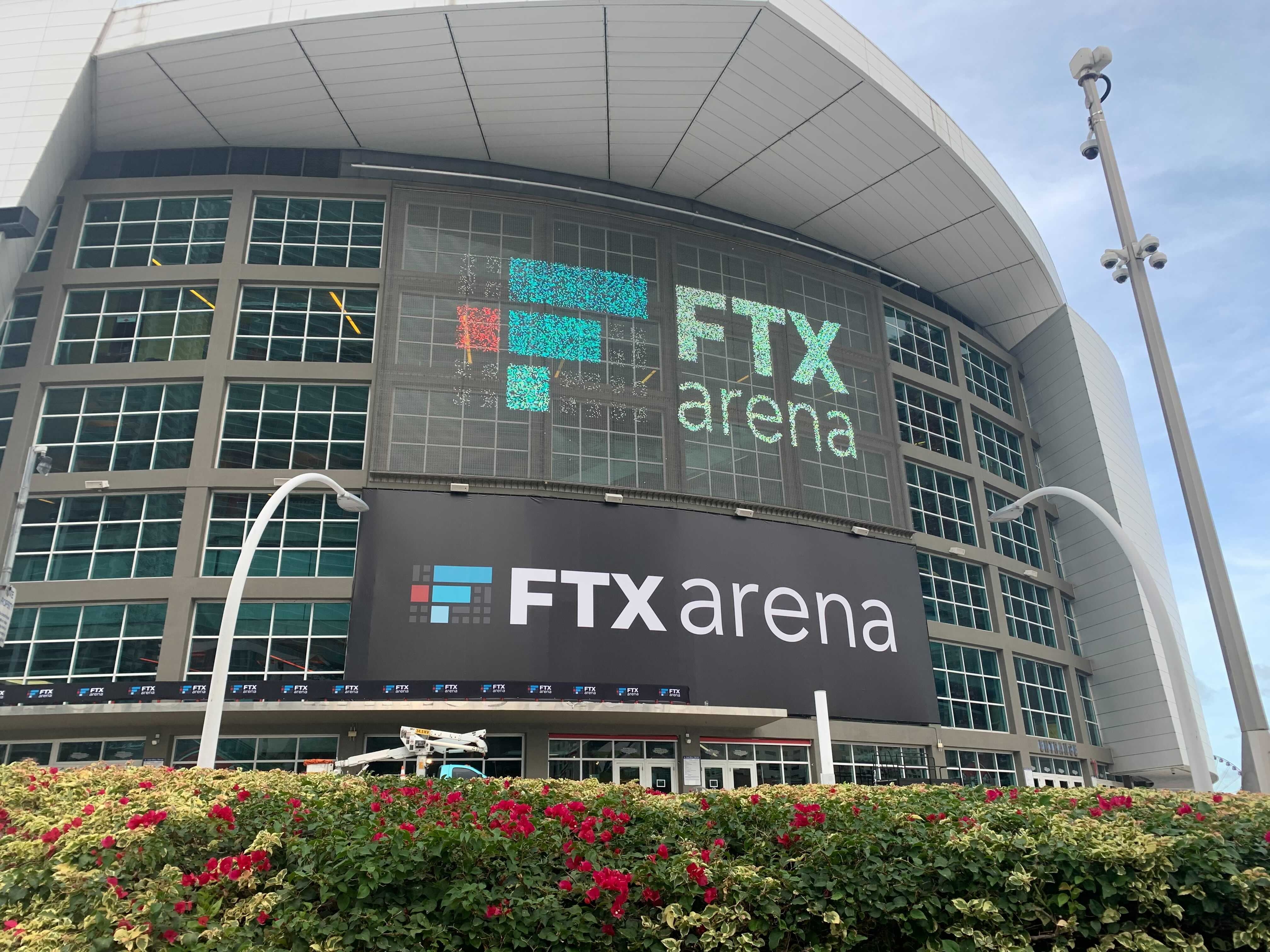 NBA库里也转发！电竞战队“TSM FTX”冠名影片出炉；热火队球场正式挂上FTX Arena