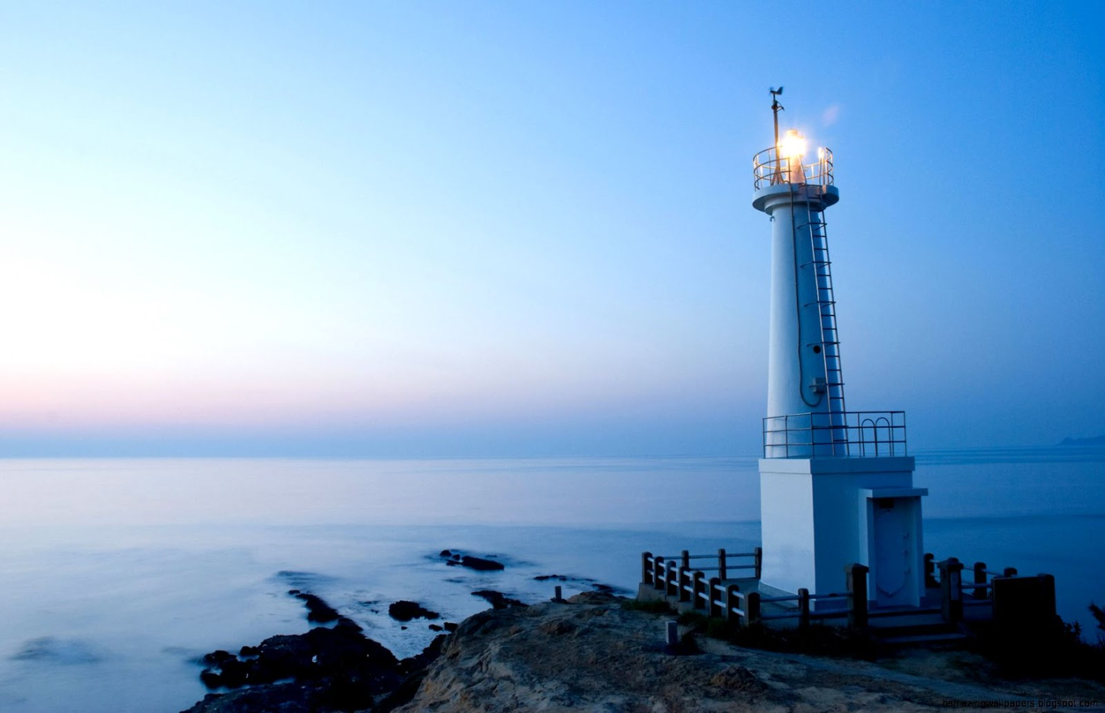 free-lighthouse-desktop