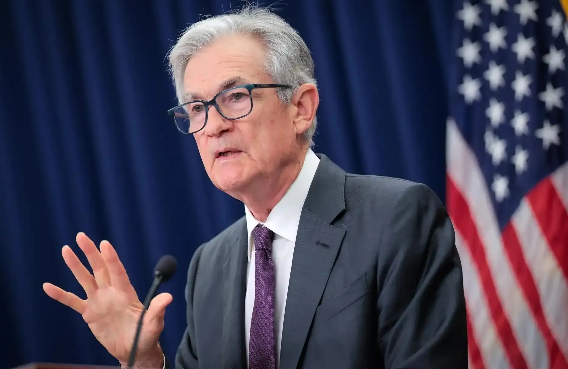 福布斯 2026 年利率预测，美联储的方向由谁决定？