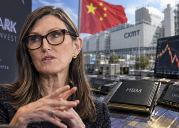 方舟女股神看好 AI 卻不碰記憶體股：ARK 基金買輝達、博通，避開美光、海力士