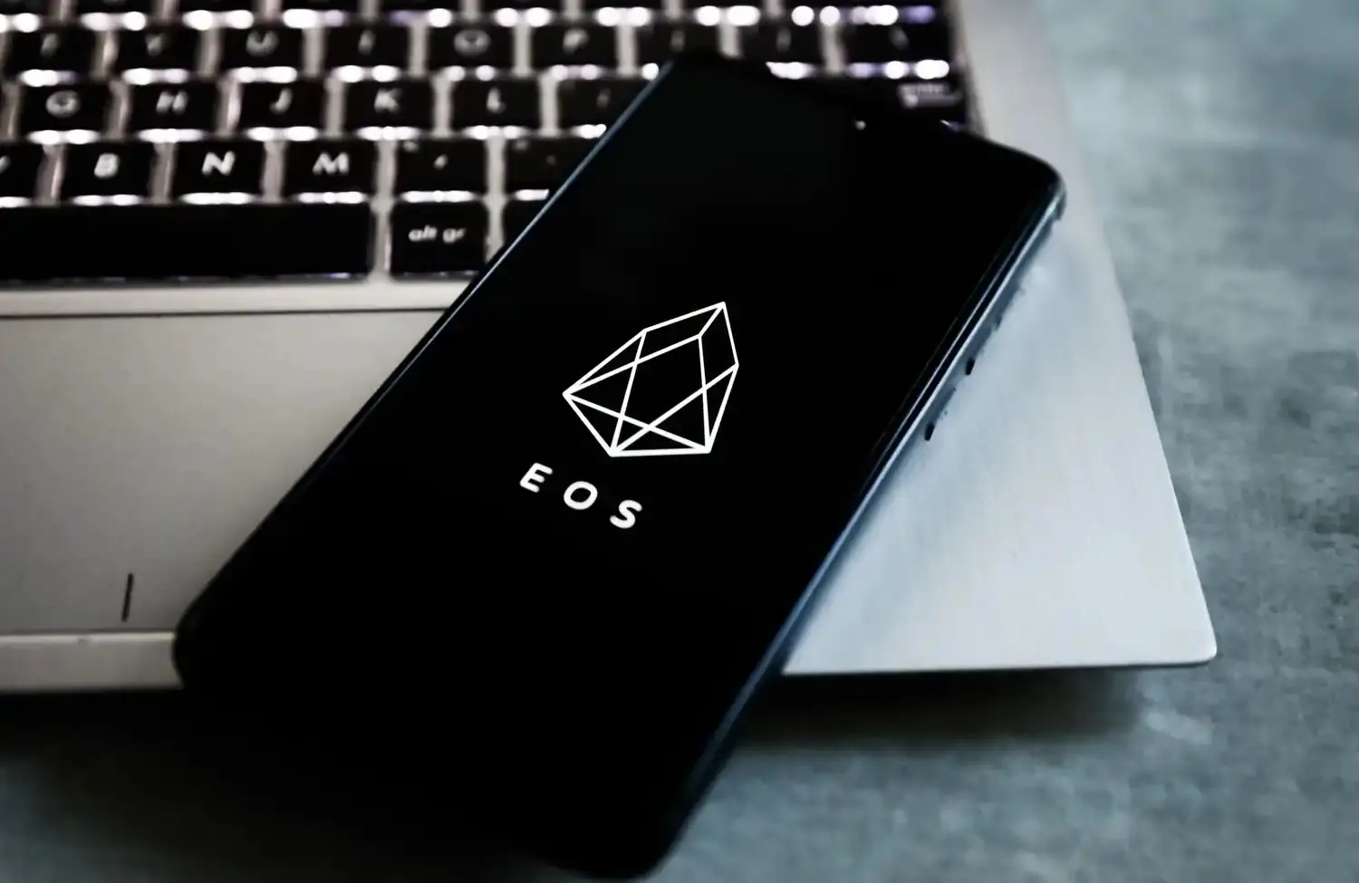 EOS 再生事端，社区痛斥基金会跑路吃绝户