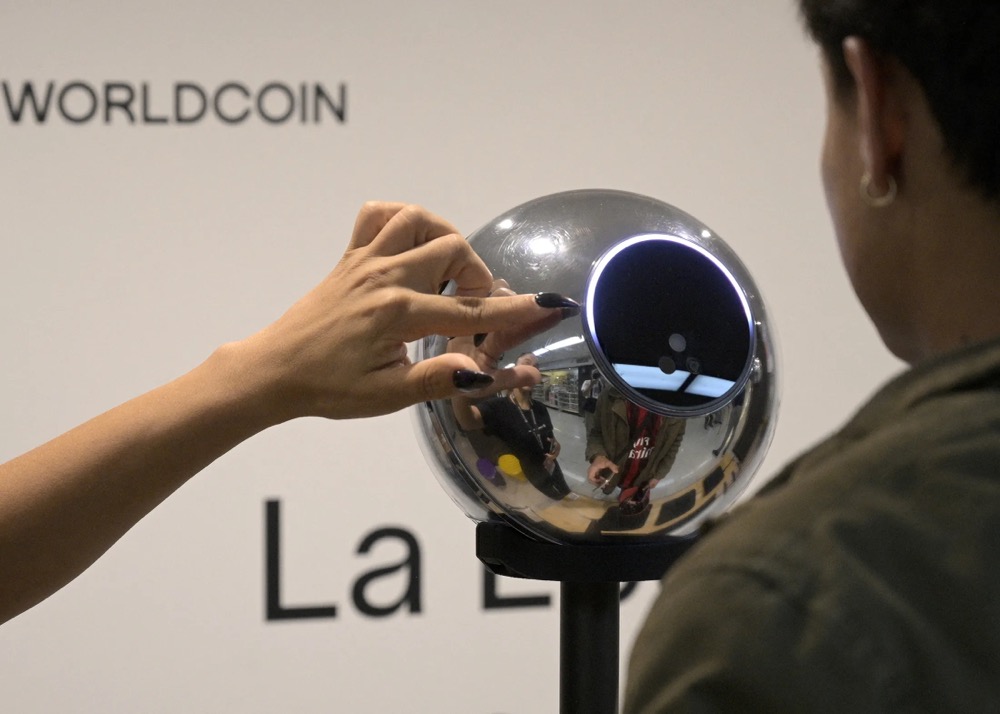 WLD逆势大涨!OpenAI拟引入虹膜扫描,World等来了翻身风口?