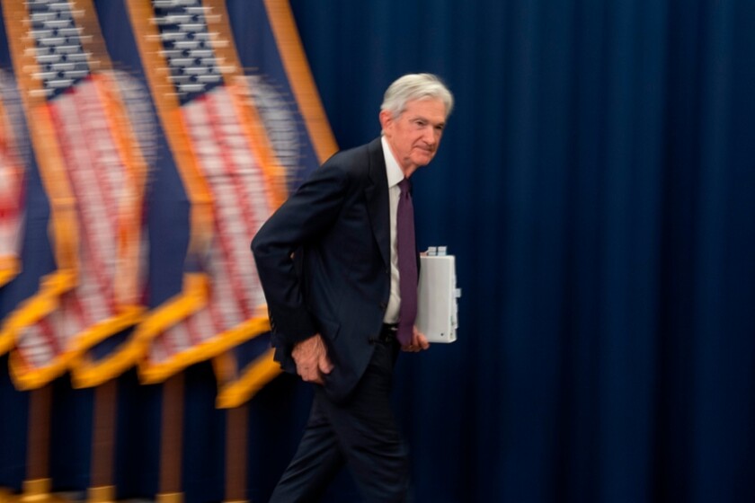 鲍威尔谢幕不退场，特朗普降息算盘恐落空