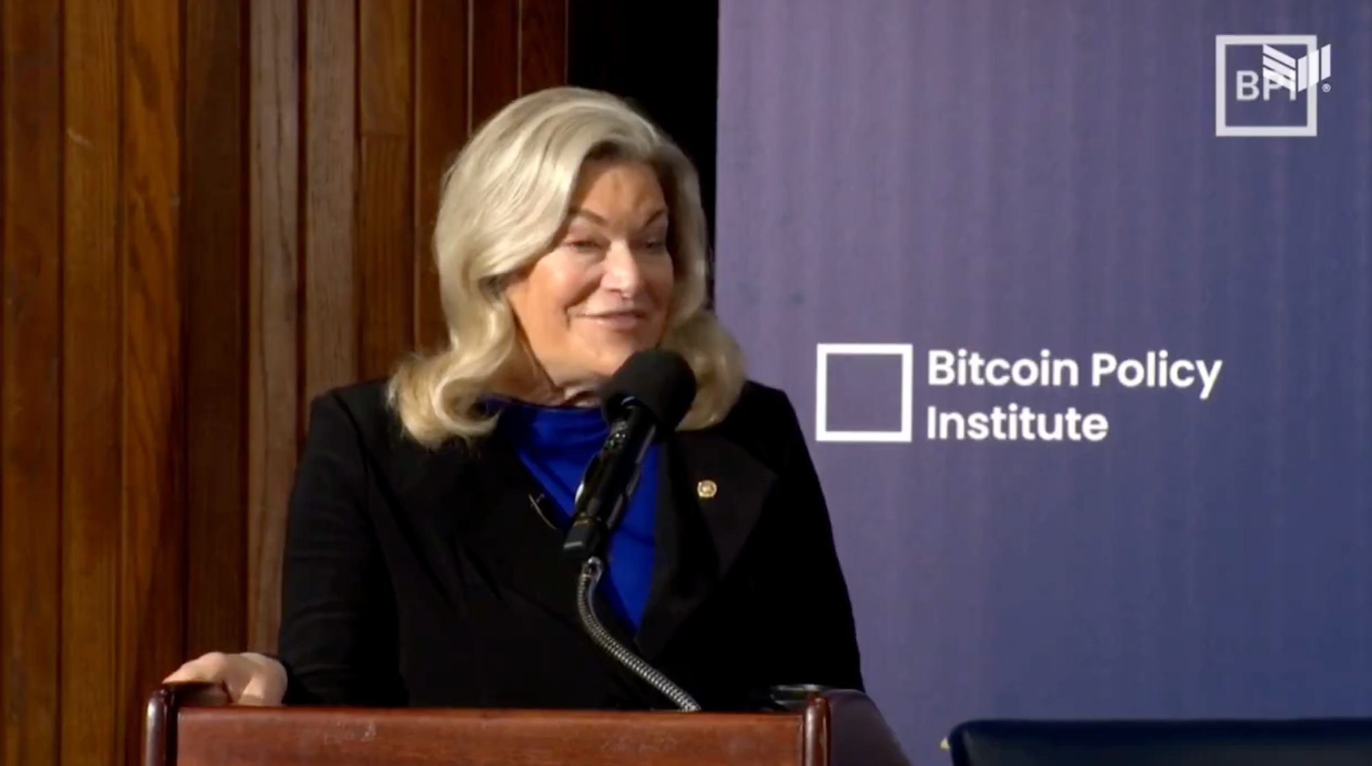 Lummis Revives Bitcoin Act, Seeks to Legislate National Strategic Reserve