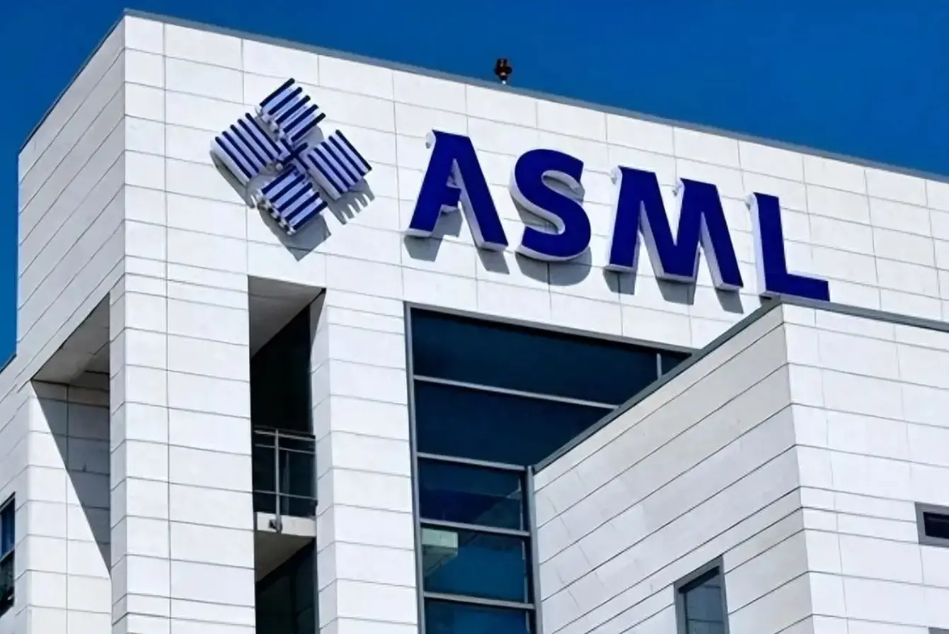 华尔街集体看多:ASML 产能激增,内存“见顶论”可以休矣